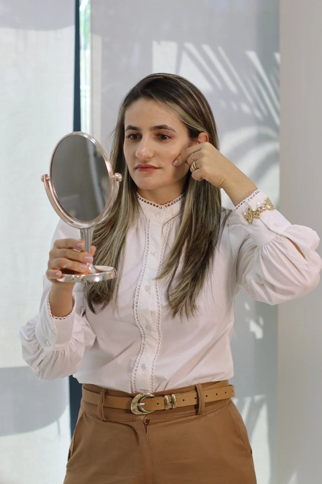 Retrato profissional de Gisele Cordeiro em estúdio